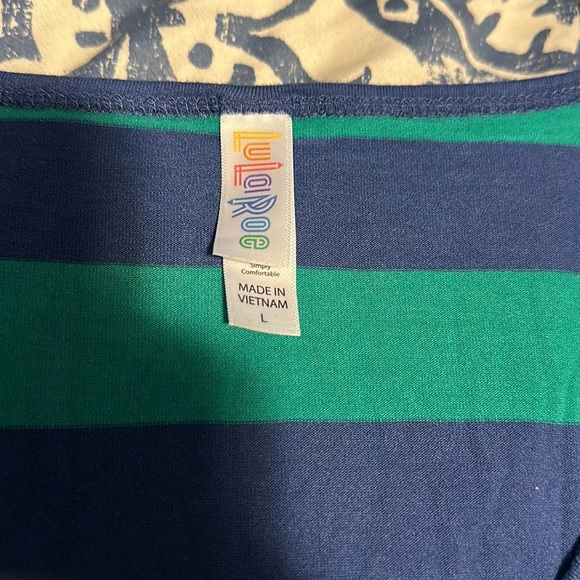 Lularoe shirt sleeved shirt - Picture 4 of 5